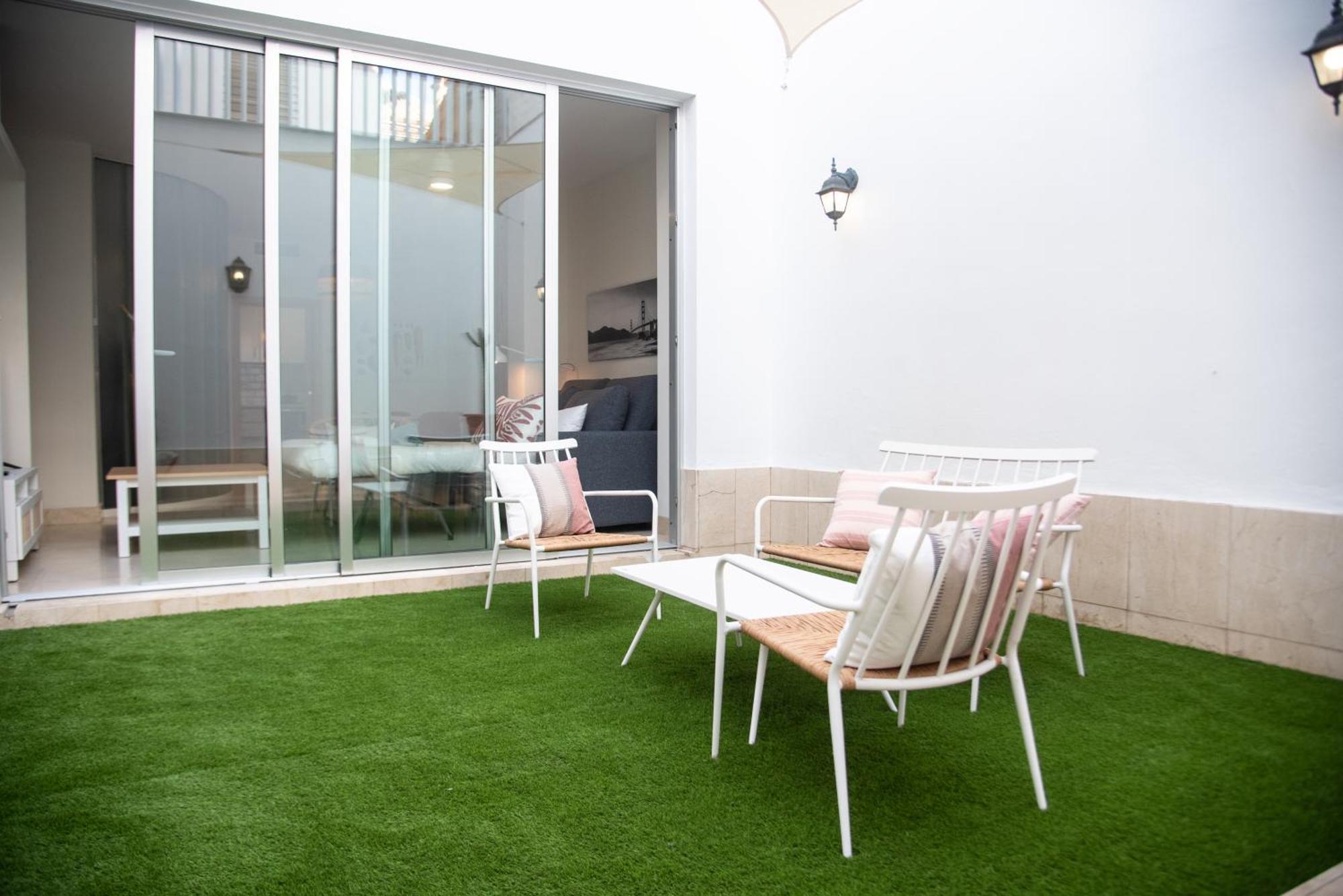 Tentudia Charming Apartments With Private Roof-Top Or Patio In San Bernardo By Ocityzen Sevilla Eksteriør billede